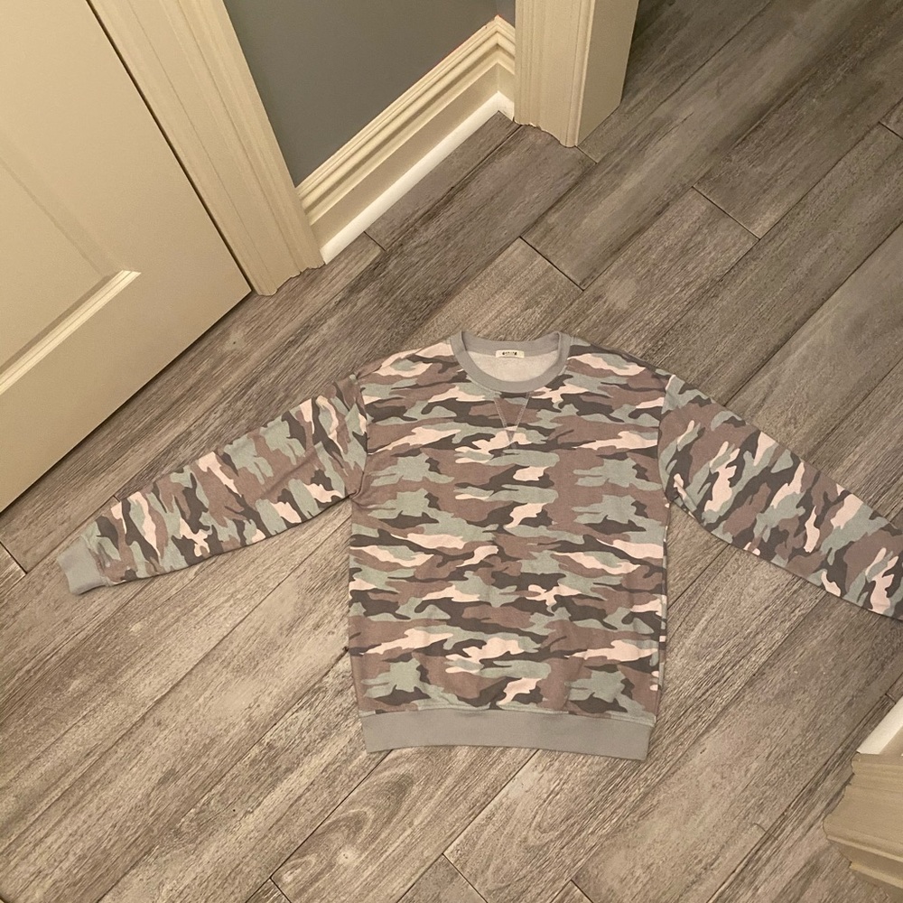 camo crewneck